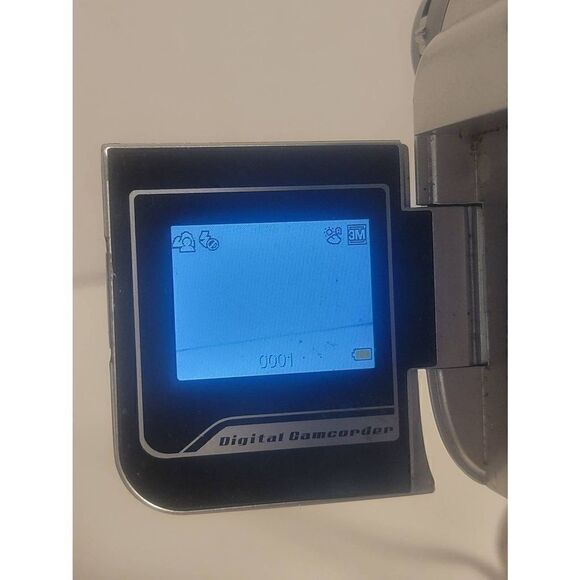 Aiptek Silver 6 Mega Pixel 4X Smart Zoom Digital Video Camcorder - Picture 5 of 6